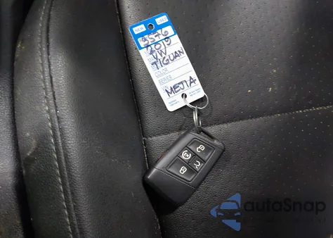 2019 Volkswagen Tiguan 2.0T Se/2.0T Sel/2.0T Sel R-Line/2.0T Sel R-Line Black из США, поврежденный, VIN 3VV2B7AX2KM117443